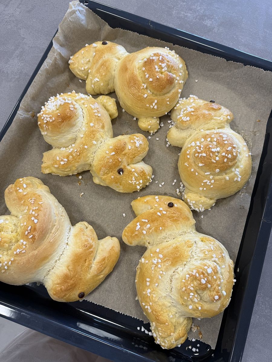 Osterhasen aus Germteig selbst gebacken 